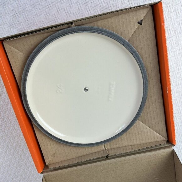 Le Creuset Dutch Oven 4.5Qt 4.2L Shell Pink #24 Brand New in Box 4.2 Casserole - Picture 7 of 11